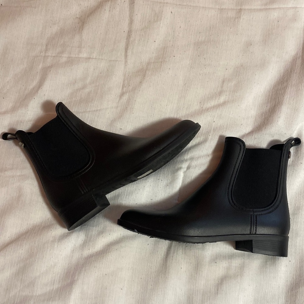 Aldo Chelsea boot size 7 1/2 ✨🌙 NWOT MUST a have for FALL - water proof 💦